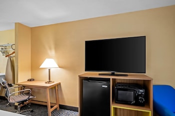 Room, 2 Queen Beds, Non Smoking (First Floor)