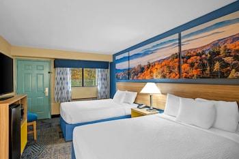 Room, 2 Queen Beds, Non Smoking (First Floor)