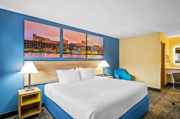 Room, 1 King Bed, Non Smoking (First Floor)