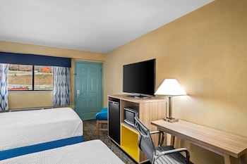 Room, 2 Queen Beds, Non Smoking (Second Floor)