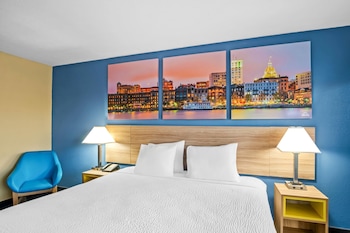 Room, 1 Queen Bed, Non Smoking (First Floor)