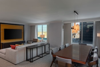 Premier Room, 1 King Bed with Sofa bed (Vice Presidential Suite)
