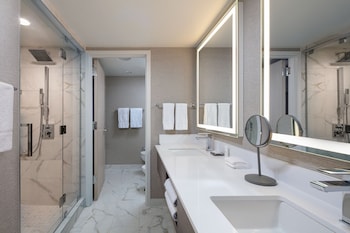 Premier Room, 1 King Bed with Sofa bed (Vice Presidential Suite)