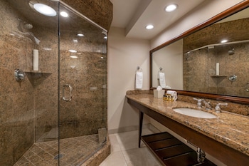 Standard Room, 2 Queen Beds, Refrigerator, Marina View