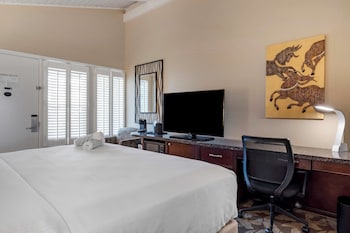 Standard Room, 1 King Bed, Non Smoking, Refrigerator