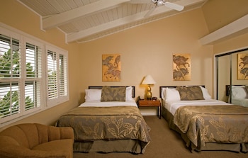 Suite, 2 Queen Beds, Non Smoking, Kitchen (Living Room, Sofabed, Full Kitchen)