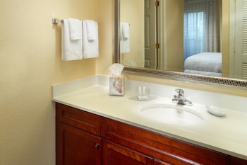 Studio, 1 Queen Bed with Sofa bed (Mobility/Hearing Accessible, Tub)