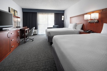Room, 2 Queen Beds (Mobility/Hearing Access, Roll-In Shwr)