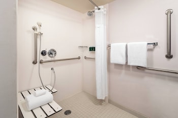 Room, 2 Queen Beds (Mobility/Hearing Access, Roll-In Shwr)