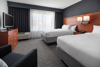 Room, 2 Queen Beds (Mobility/Hearing Access, Roll-In Shwr)