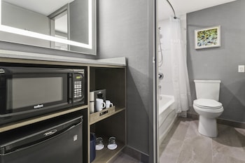 Elite Room, 2 Queen Beds, Non Smoking, Refrigerator & Microwave