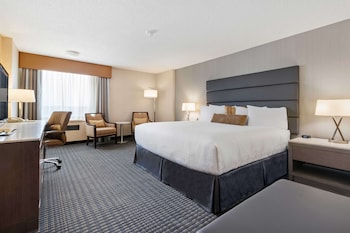 Elite Suite, 1 King Bed with Sofa bed, Non Smoking, Refrigerator & Microwave (with Sofabed)