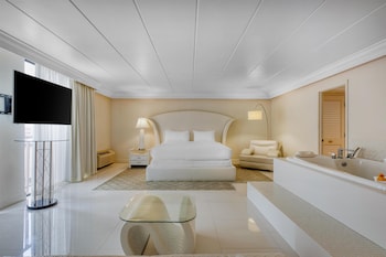 Suite, 1 King Bed, Hot Tub, City View