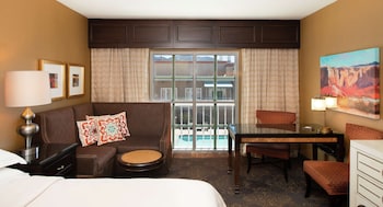 Deluxe Room, 2 Double Beds, Pool View