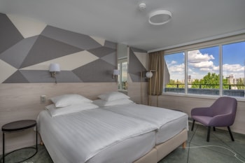 Suite with Wellness and Fitness Access