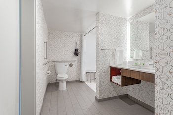 Standard Room, 1 King Bed, Accessible (Communications, Roll-In Shower)