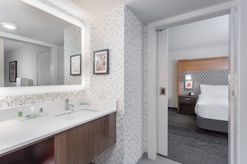 Premium Room, 1 King Bed, Accessible (Communications)