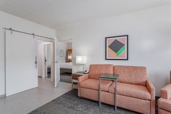 Premium Room, 1 King Bed, Accessible (Communications, Roll-In Shower)