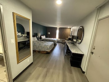 2 Double Beds, Accessible