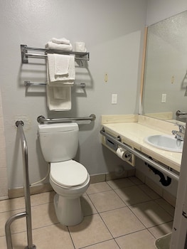 2 Double Beds, Accessible