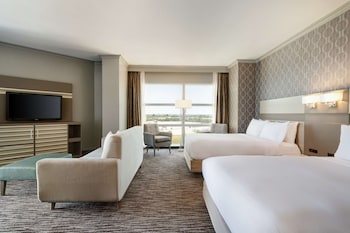 2 QN JR SUITE BALCONY