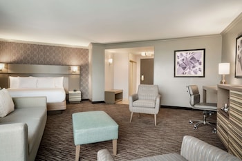 1 KING BED JUNIOR SUITE