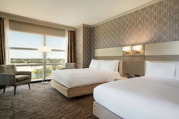 2 QN JR SUITE BALCONY