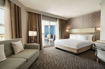 Junior Suite, 1 King Bed, Balcony, Corner