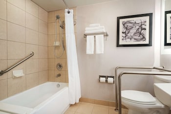 Room, 2 Queen Beds, Accessible, Bathtub (Mobility & Hearing)