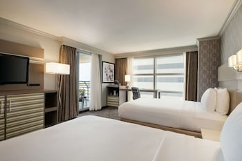 2 QUEEN BEDS WITH BALCONY