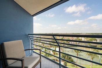 Junior Suite, 1 King Bed, Balcony, Corner