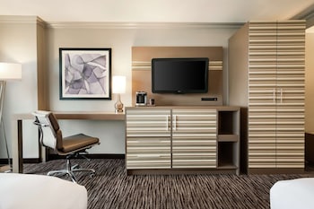 Room, 2 Queen Beds, Accessible, Bathtub (Mobility & Hearing)