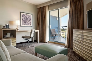 2 QN JR SUITE BALCONY