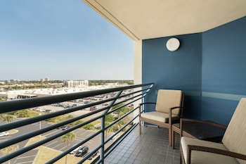 Junior Suite, 1 King Bed, Balcony, Corner (Alcove)