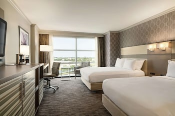 2 QUEEN BEDS