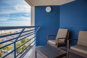 2 QUEEN BEDS WITH BALCONY
