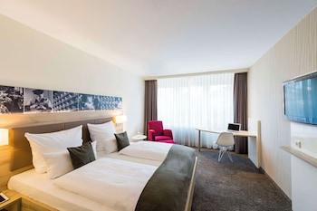 Premium Room, 1 King Bed, Park View (Quiet Location)