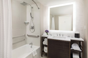 Traditional Room, 2 Queen Beds (Mobility/Hearing Accessible, Tub)