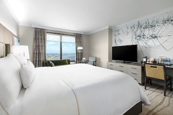 Deluxe Room, 1 King Bed, River View