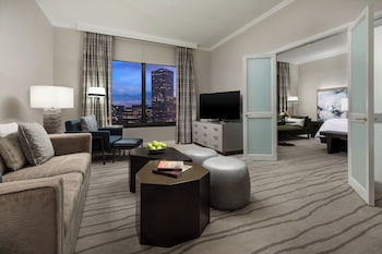 Suite, 1 King Bed, City View