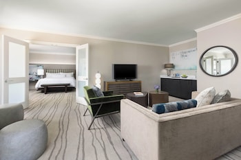 Suite, 1 King Bed, River View