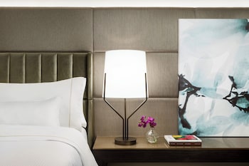 Suite, 1 King Bed, City View