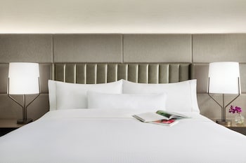 Suite, 1 King Bed, City View