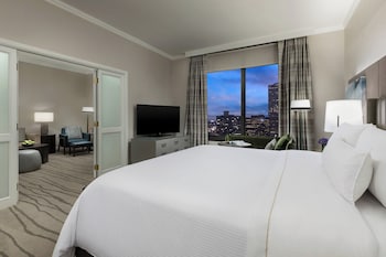 Suite, 1 King Bed, City View