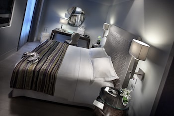 Executive Queen Suite with Wellness Area Access