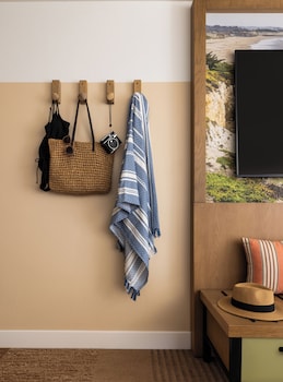 Premium Room, 1 King Bed with Sofa bed (Oceanfront)