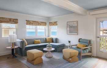 Suite, 1 King Bed with Sofa bed, Accessible (Ocean View)
