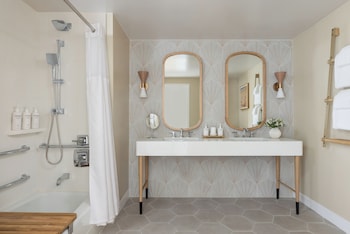 Premier Room, 2 Queen Beds, Accessible