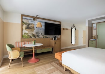 Deluxe Room, 1 King Bed, Accessible (Ocean View)