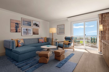 Suite, 1 King Bed with Sofa bed (Oceanfront)